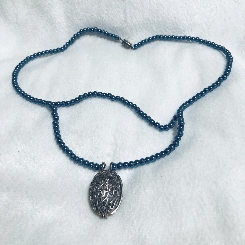 Oval Pendant Necklace‎